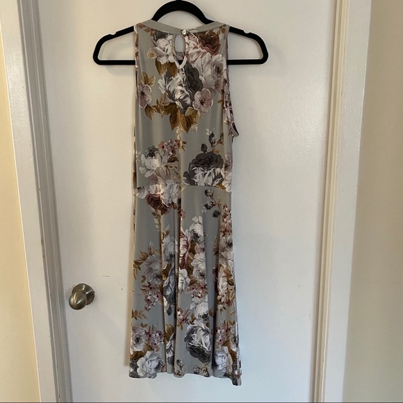 Grey flowered dress - Picture 4 of 7